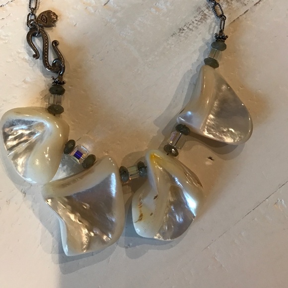 Handmade Cream and Silver Beachy Shell Necklace EUC - Picture 3 of 4